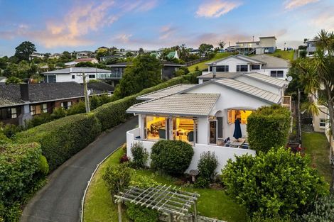 Photo of property in 17a Beach Road, Manly, Whangaparaoa, 0930
