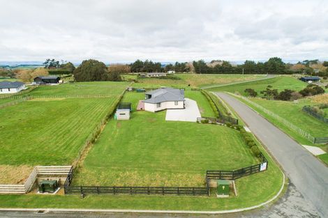 Photo of property in 40 View Road, Halcombe, 4779