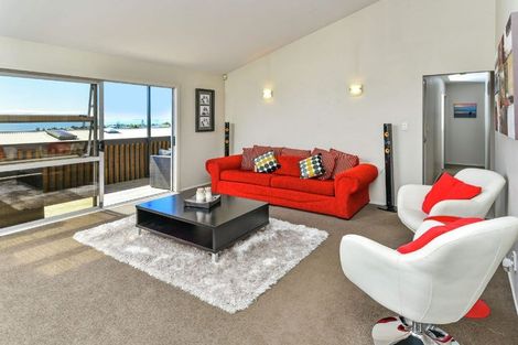 Photo of property in 1/305 East Coast Road, Mairangi Bay, Auckland, 0630