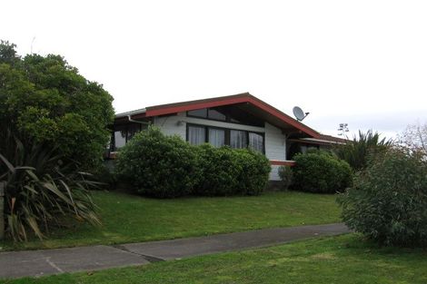 Photo of property in 6 Suzanne Grove, Kelvin Grove, Palmerston North, 4414