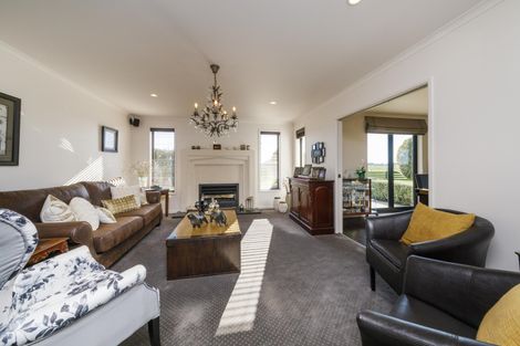 Photo of property in 33 Silkwood Place, Fitzherbert, Palmerston North, 4410