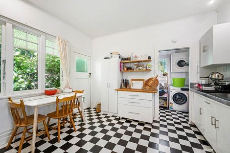 Photo of property in 10 Governor Road, Northland, Wellington, 6012