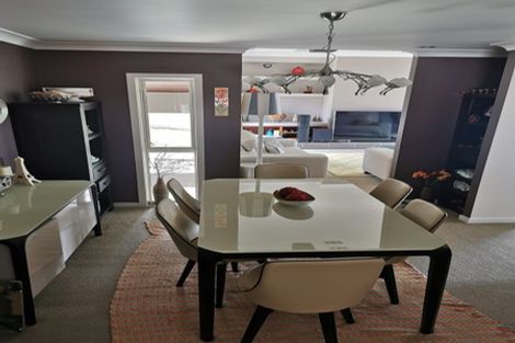 Photo of property in 67 San Valentino Drive, Henderson, Auckland, 0612