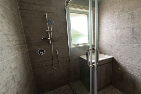 Photo of property in 77 Chilcott Road, Henderson, Auckland, 0612