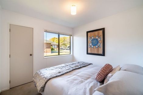 Photo of property in 10 Donzella Place, Conifer Grove, Takanini, 2112