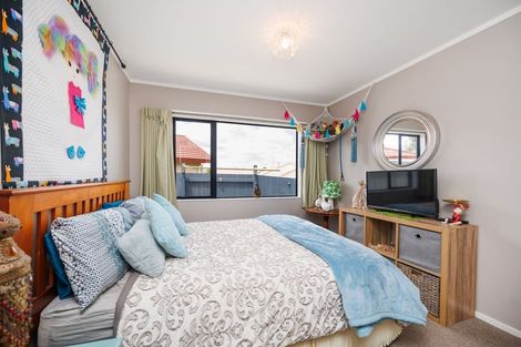 Photo of property in 21 Aspen Way, Kelvin Grove, Palmerston North, 4414