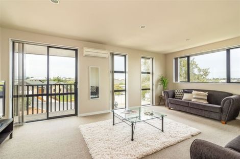 Photo of property in 7 Stoneleigh Green, Parklands, Christchurch, 8083