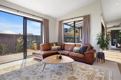 Photo of property in 8 Caro Lane, Cracroft, Christchurch, 8022