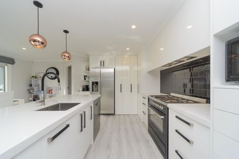 Photo of property in 28 Serenity Crescent, Kelvin Grove, Palmerston North, 4414