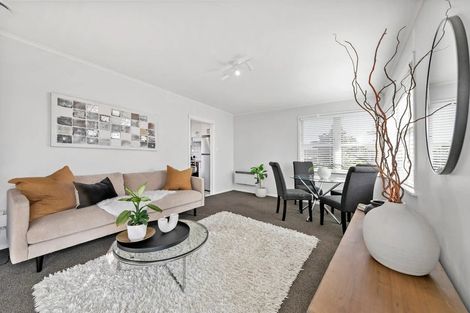 Photo of property in 2/17 Settlement Road, Papakura, 2110