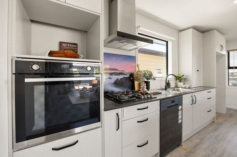 Photo of property in 100 Morrow Avenue, St Andrews, Hamilton, 3200