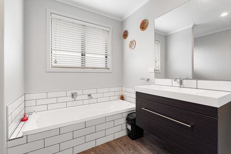 Photo of property in 15 Admiralty Drive, Haruru, 0204