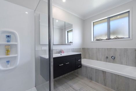 Photo of property in 74a Walter Henry Drive, Omanawa, Tauranga, 3171