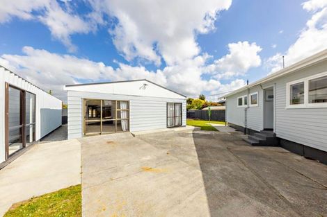 Photo of property in 24 President Avenue, Papakura, 2110