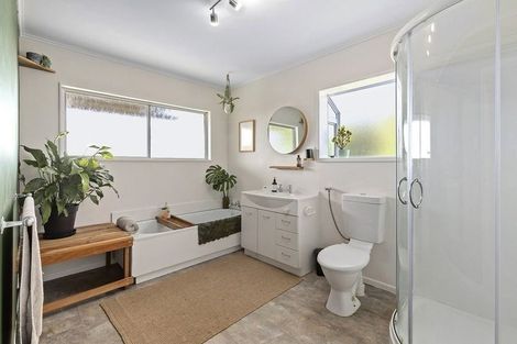 Photo of property in 2/10 Downing Street, Crofton Downs, Wellington, 6035