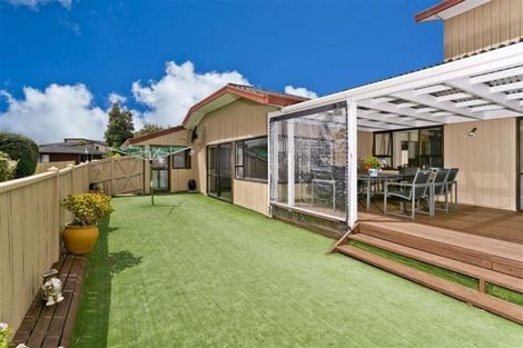 Photo of property in 4 Landsberg Way, Windsor Park, Auckland, 0632