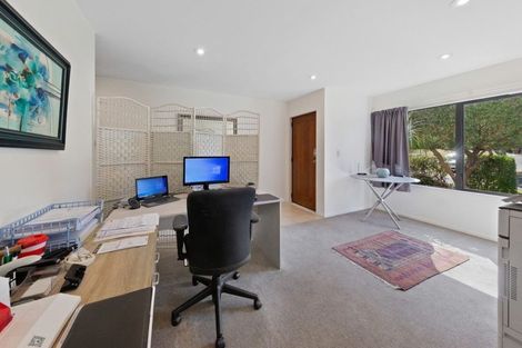 Photo of property in 9 Spalding Rise, Golflands, Auckland, 2013