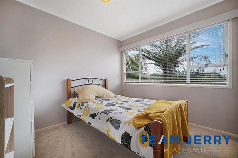 Photo of property in 5 Harford Place, Pakuranga Heights, Auckland, 2010