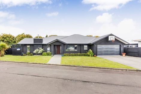 Photo of property in 5 D'urville Place, Kelvin Grove, Palmerston North, 4414