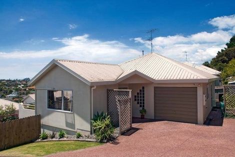 Photo of property in 6/8a Target Road, Totara Vale, Auckland, 0629