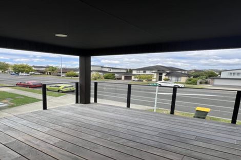 Photo of property in 1 Wyon Way, Flat Bush, Auckland, 2016