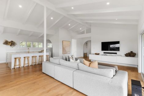 Photo of property in 3 Francis Avenue, Stanmore Bay, Whangaparaoa, 0932