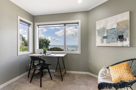 Photo of property in 17 Rangitoto View Road, Cockle Bay, Auckland, 2014