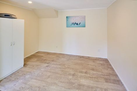 Photo of property in 20 Lyndfield Lane, Newlands, Wellington, 6037