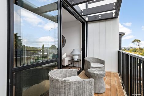 Photo of property in 35 Lewis Road, Pakuranga, Auckland, 2010