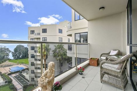 Photo of property in 4a/171 Hurstmere Road, Takapuna, Auckland, 0622
