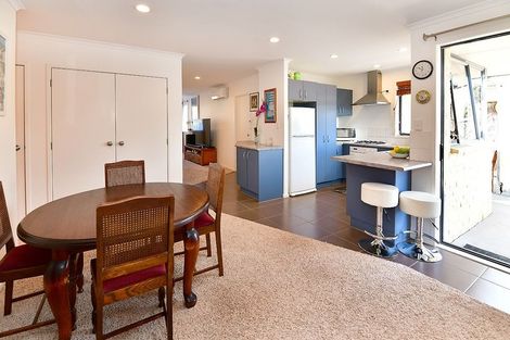 Photo of property in 8 Roberta Crescent, Orewa, 0931