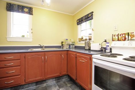 Photo of property in 11 Wellesbourne Street, Palmerston North, 4410