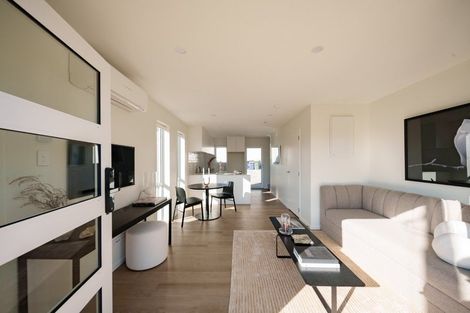 Photo of property in 2/5 Preston Avenue, Henderson, Auckland, 0610