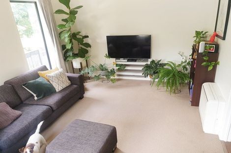 Photo of property in 1/7 Hauraki Crescent, Pinehill, Auckland, 0632