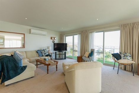 Photo of property in 19 The Brae, Mount Pleasant, Christchurch, 8081