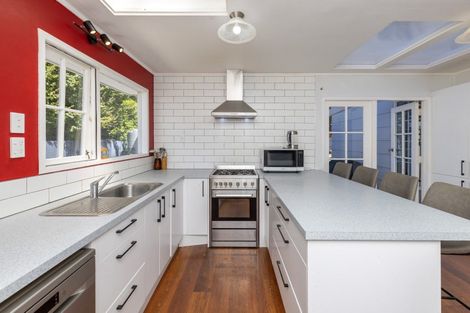 Photo of property in 11 Hookway Grove, Paraparaumu, 5032