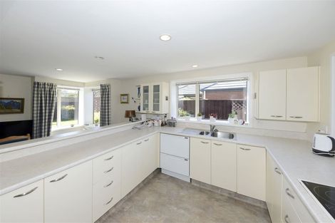 Photo of property in 4 Oakview Lane, Cashmere, Christchurch, 8022
