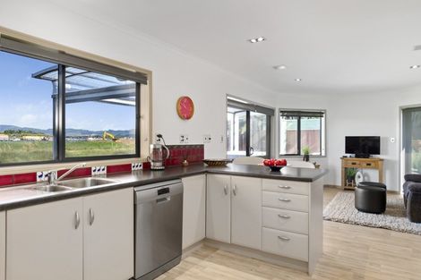 Photo of property in 16 Gibson Place, Papamoa Beach, Papamoa, 3118