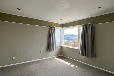 Photo of property in 1 Royal View Road, Te Atatu South, Auckland, 0610