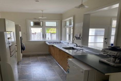 Photo of property in 115 Glenmore Street, Kelburn, Wellington, 6012