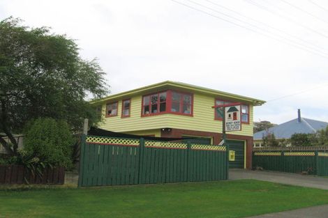 Photo of property in 2a Hinau Street, Tawa, Wellington, 5028