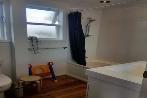 Photo of property in 48 Omata Road, Marfell, New Plymouth, 4310