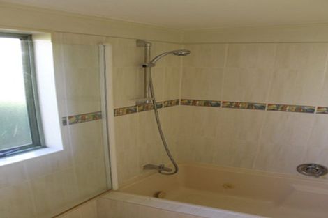 Photo of property in 20 Greenridge Court, Glenfield, Auckland, 0629