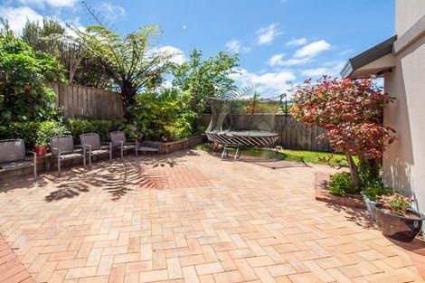 Photo of property in 6 Derry Hill, Churton Park, Wellington, 6037
