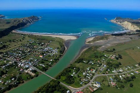 Photo of property in 68 Banks Street, Tolaga Bay, 4077