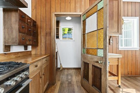 Photo of property in 90 Pendarves Street, New Plymouth, 4310