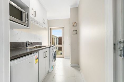 Photo of property in 11 Chestnut Close, Kelvin Grove, Palmerston North, 4414