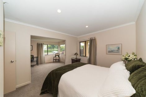 Photo of property in 66 Roberts Line, Kelvin Grove, Palmerston North, 4414