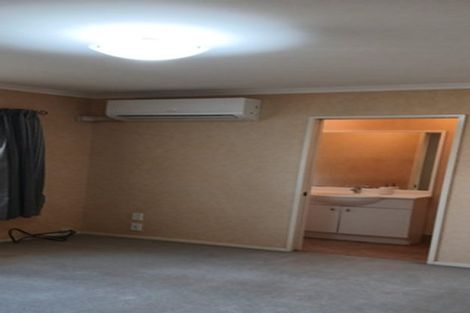 Photo of property in 14 Harobed Place, Weymouth, Auckland, 2103