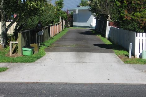 Photo of property in 1/103 Edgewater Drive, Pakuranga, Auckland, 2010